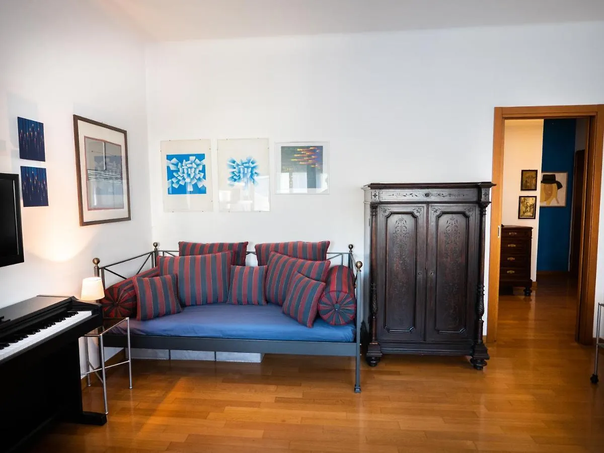 Apartment Ferienwohnung Lily House Como Italien