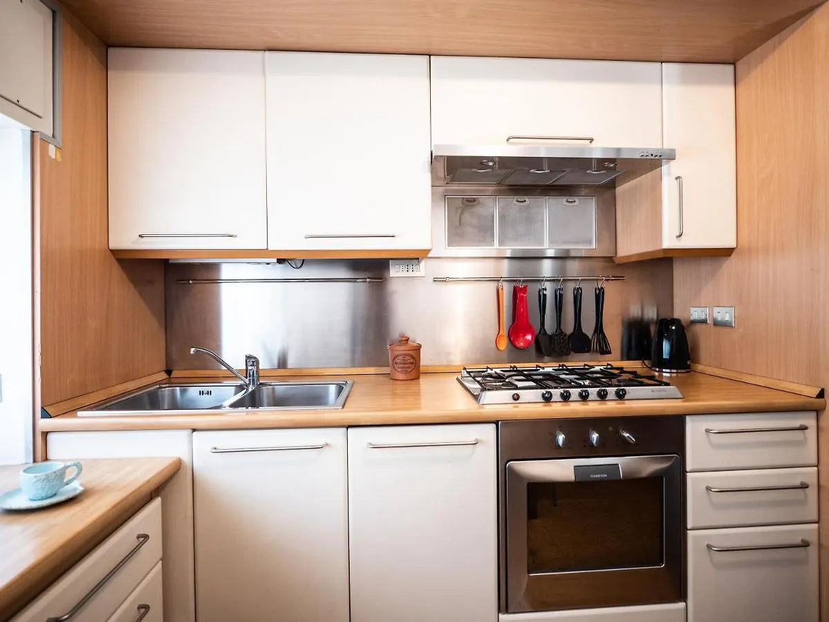 Lily House Apartment Como 0*,